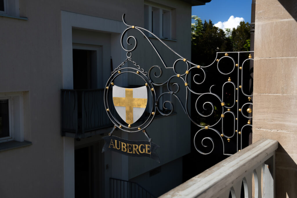 Enseigne de l'Auberge de Confignon vue de nuit